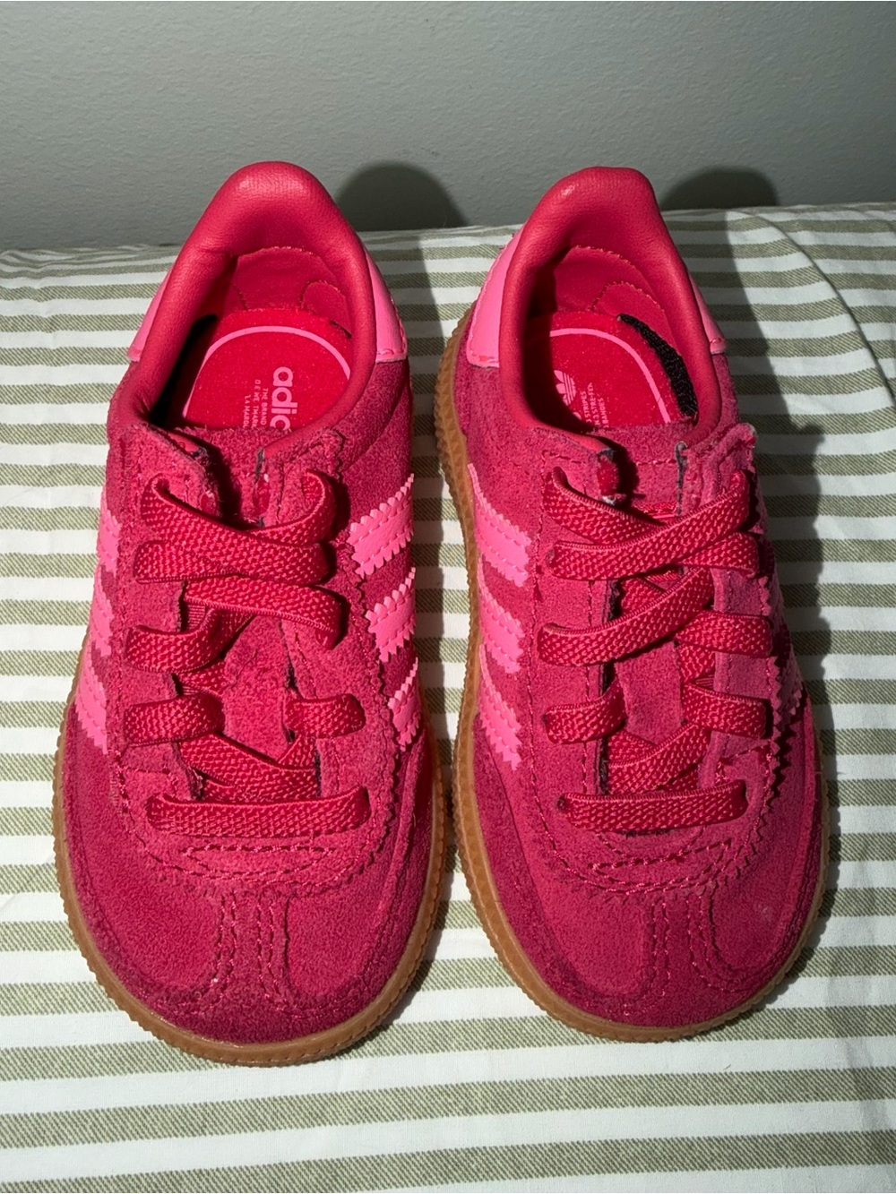 Adidas Toddler Girl Originals Handball Spezial Ruby Red/Lucid Pink Shoes Size 5 - Picture 3 of 8